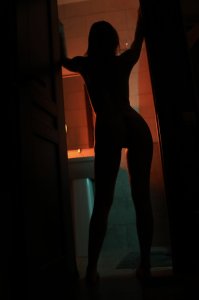 Девушка Арина - возраст 19, рост 162, бюст 1, Блондинка - DELUXE